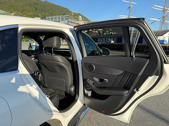 Mercedes-Benz EQC400 8 of 21