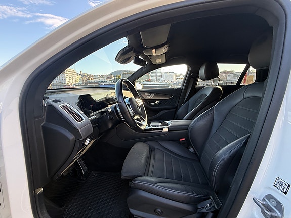 Mercedes-Benz EQC400 14 of 21