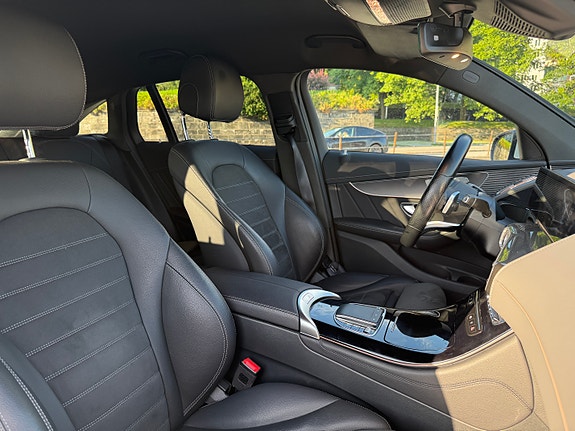 Mercedes-Benz EQC400 12 of 21