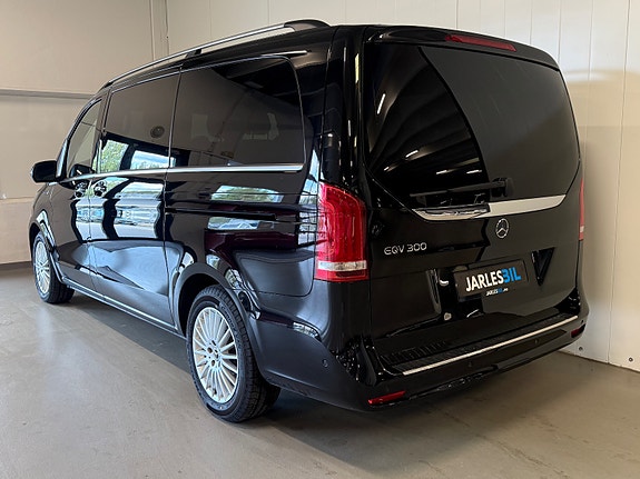 Mercedes-Benz EQV300 11 of 26