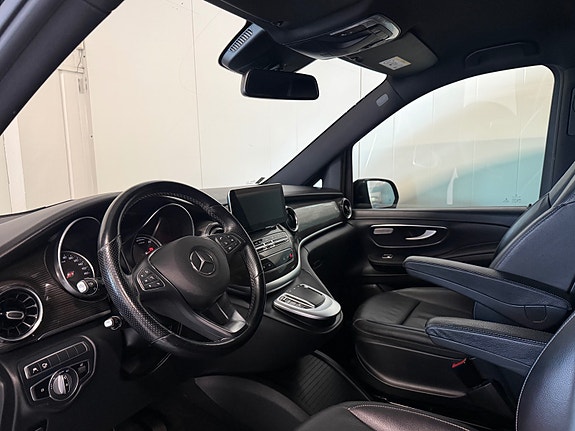 Mercedes-Benz EQV300 13 of 26