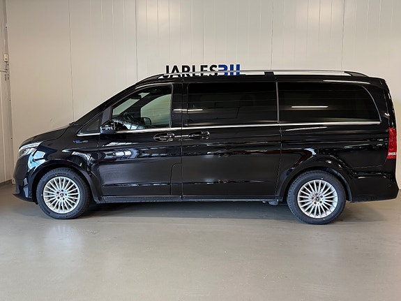 Mercedes-Benz EQV300 10 of 26
