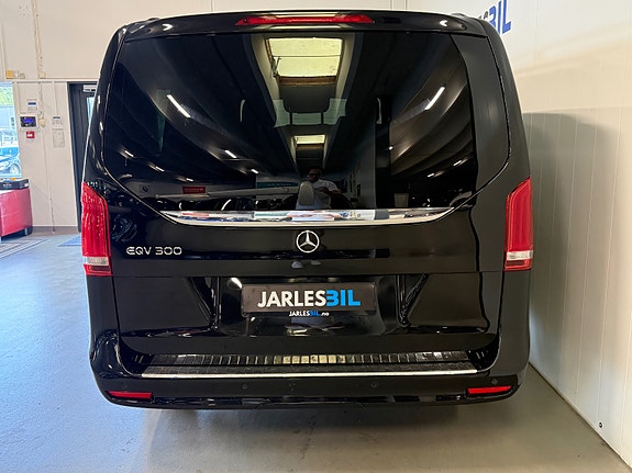 Mercedes-Benz EQV300 12 of 26