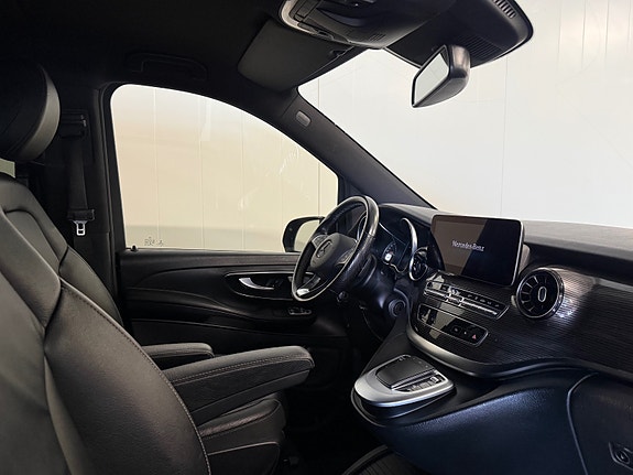 Mercedes-Benz EQV300 4 of 26