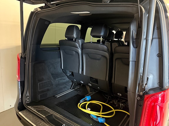 Mercedes-Benz EQV300 8 of 26