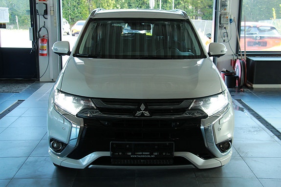 Mitsubishi Outlander 3 of 23