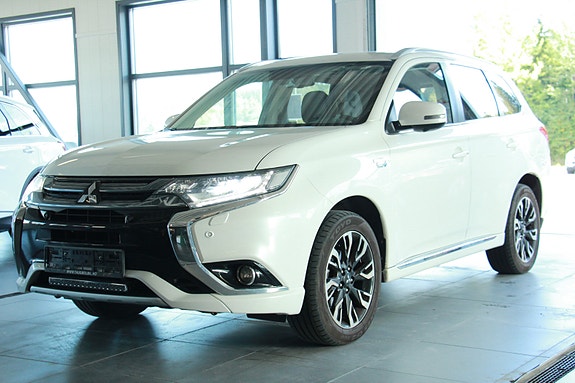 Mitsubishi Outlander 2 of 23