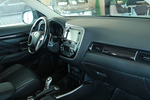 Mitsubishi Outlander 16 of 23