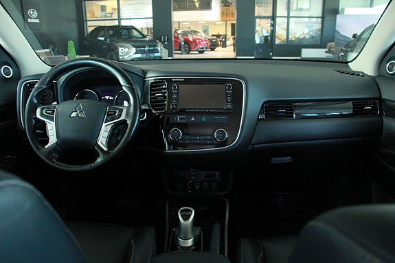 Mitsubishi Outlander 18 of 23