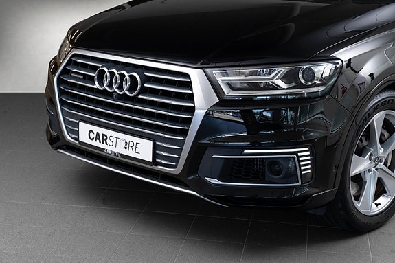 Audi Q7 2 of 30