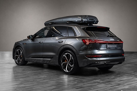 Audi e-tron 4 of 30