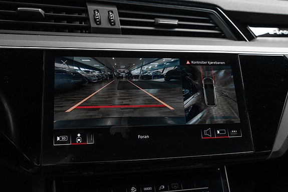 Audi e-tron 27 of 30