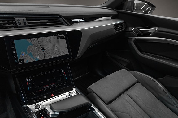 Audi e-tron 11 of 30