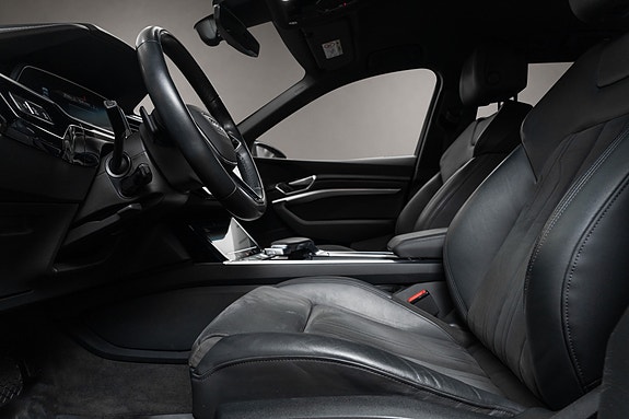 Audi e-tron 12 of 30