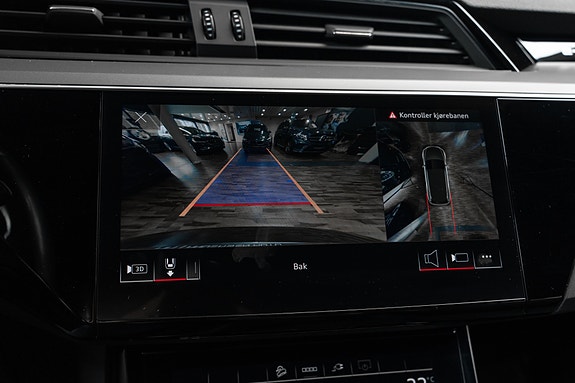 Audi e-tron 28 of 30