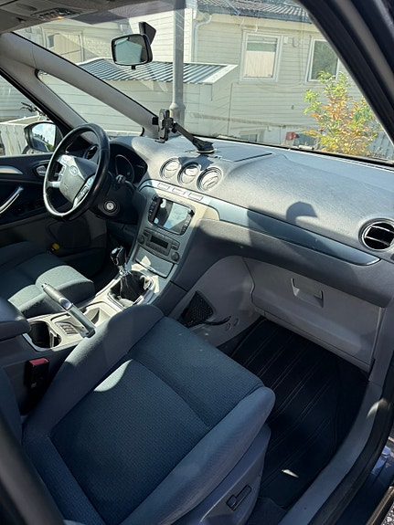 Ford S-MAX 8 of 10