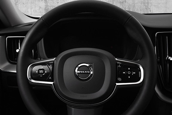 Volvo XC60 13 of 30