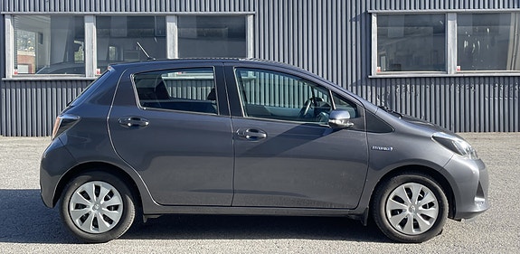 Toyota Yaris 6 of 23