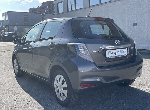 Toyota Yaris 3 of 23