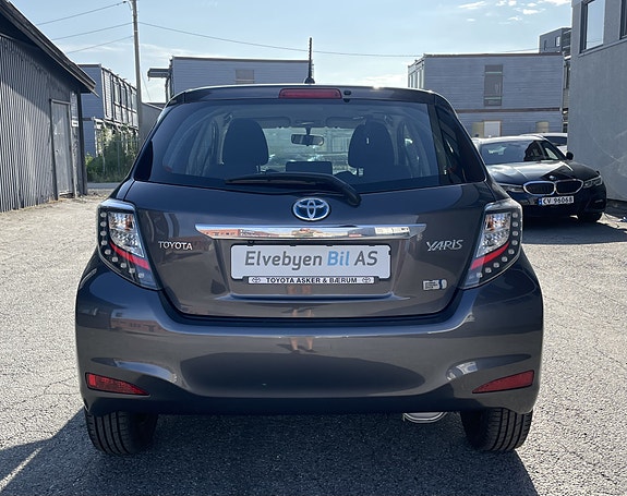 Toyota Yaris 4 of 23