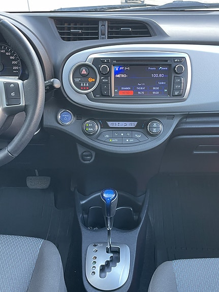 Toyota Yaris 13 of 23