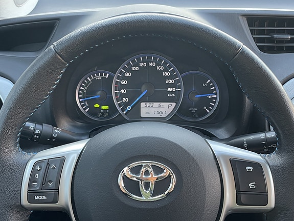 Toyota Yaris 16 of 23
