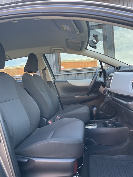 Toyota Yaris 9 of 23
