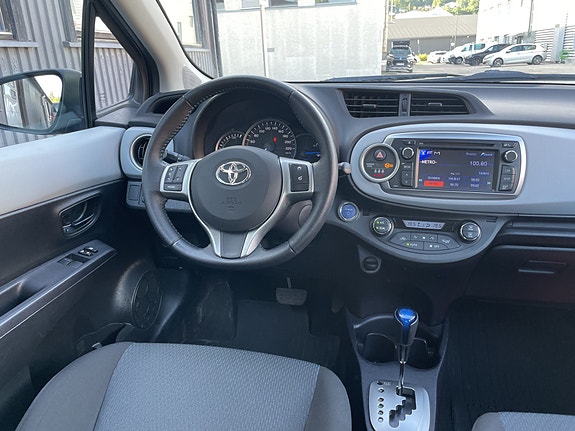Toyota Yaris 12 of 23