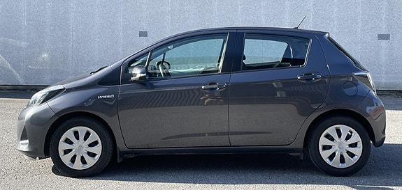 Toyota Yaris 2 of 23