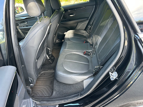 BMW 225xe 16 of 28