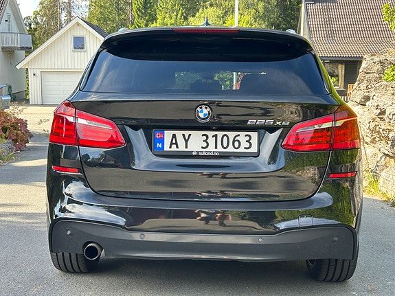 BMW 225xe 8 of 28