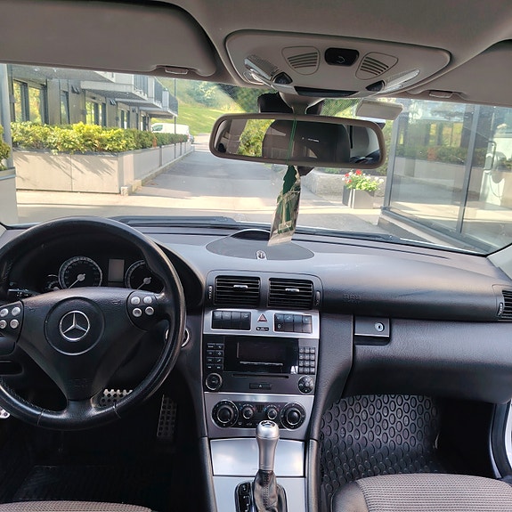 Mercedes-Benz C220 d 3 of 10