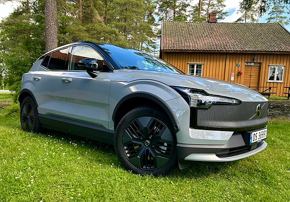 Volvo EX30 CC 2 of 9