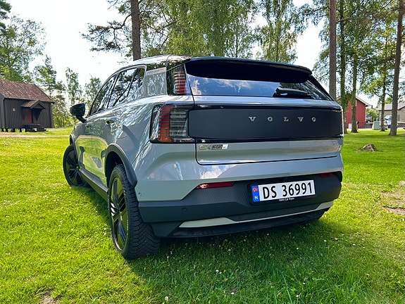 Volvo EX30 CC 3 of 9