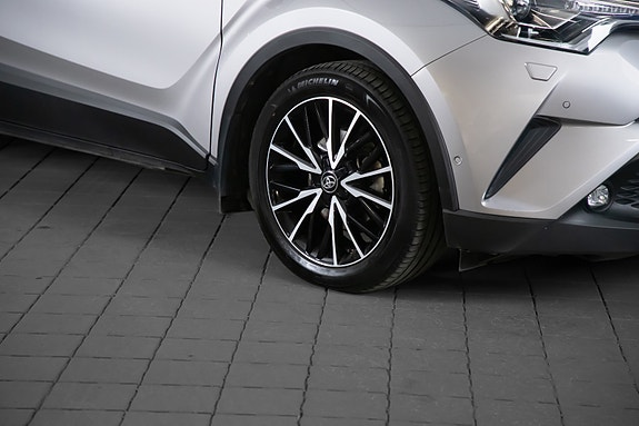 Toyota C-HR 6 of 20