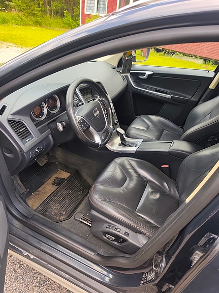 Volvo XC60 8 of 11