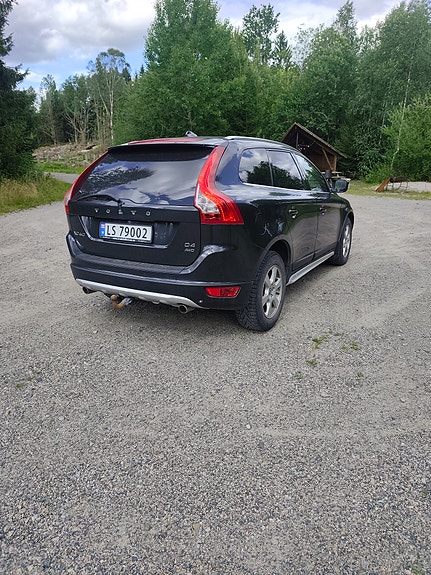 Volvo XC60 2 of 11
