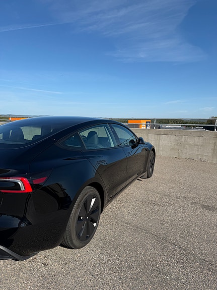 Tesla Model 3 4 of 12