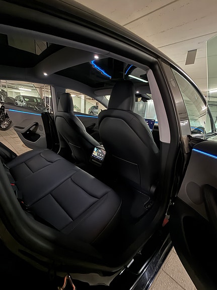 Tesla Model 3 9 of 12
