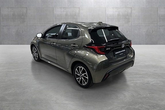 Toyota Yaris 3 of 19