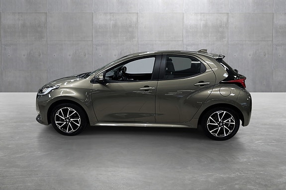 Toyota Yaris 2 of 19