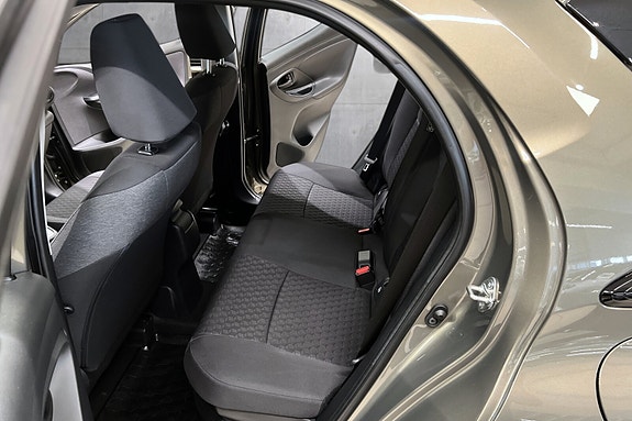 Toyota Yaris 16 of 19