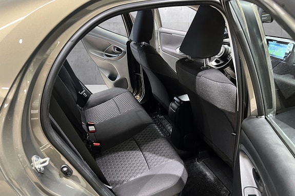 Toyota Yaris 15 of 19