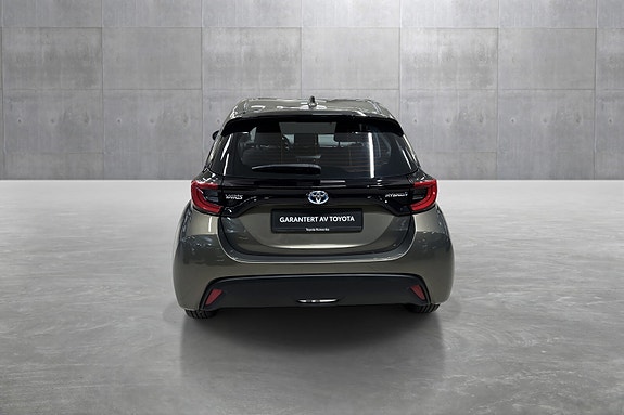 Toyota Yaris 4 of 19