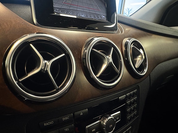 Mercedes-Benz E200C 21 of 29