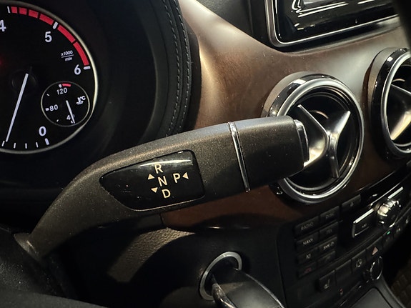 Mercedes-Benz E200C 6 of 29