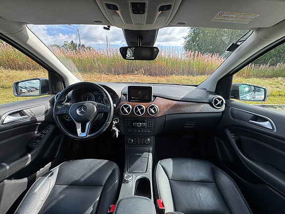 Mercedes-Benz E200C 2 of 29