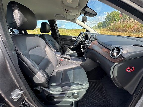 Mercedes-Benz E200C 3 of 29