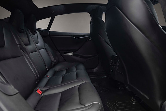 Tesla Model S 15 of 28
