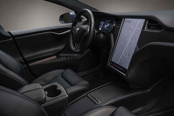 Tesla Model S 16 of 28